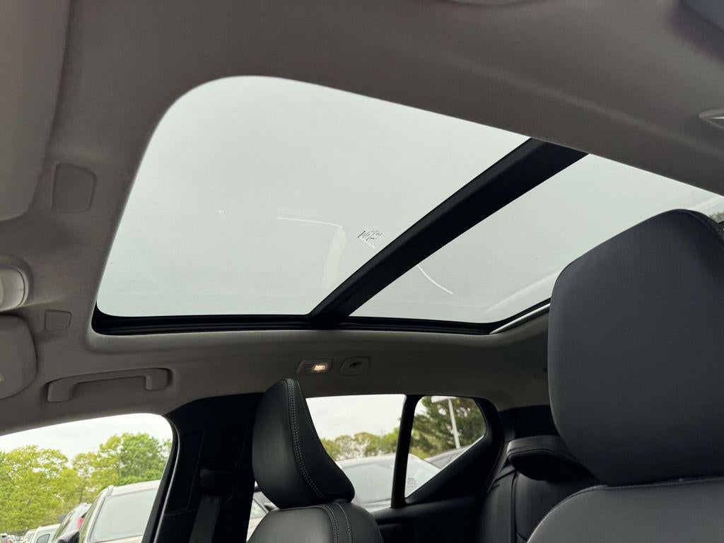 2023 Volvo XC40 B5 Ultimate Bright Theme