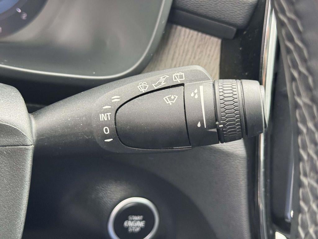 2023 Volvo XC40 B5 Ultimate Bright Theme