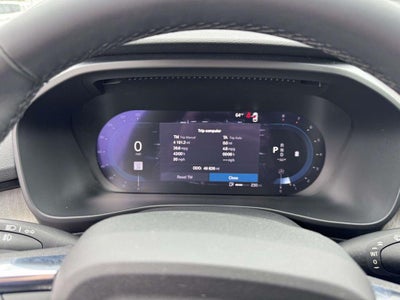 2023 Volvo XC40 B5 Ultimate Bright Theme