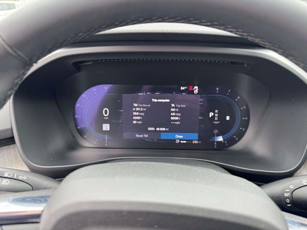 2023 Volvo XC40 B5 Ultimate Bright Theme