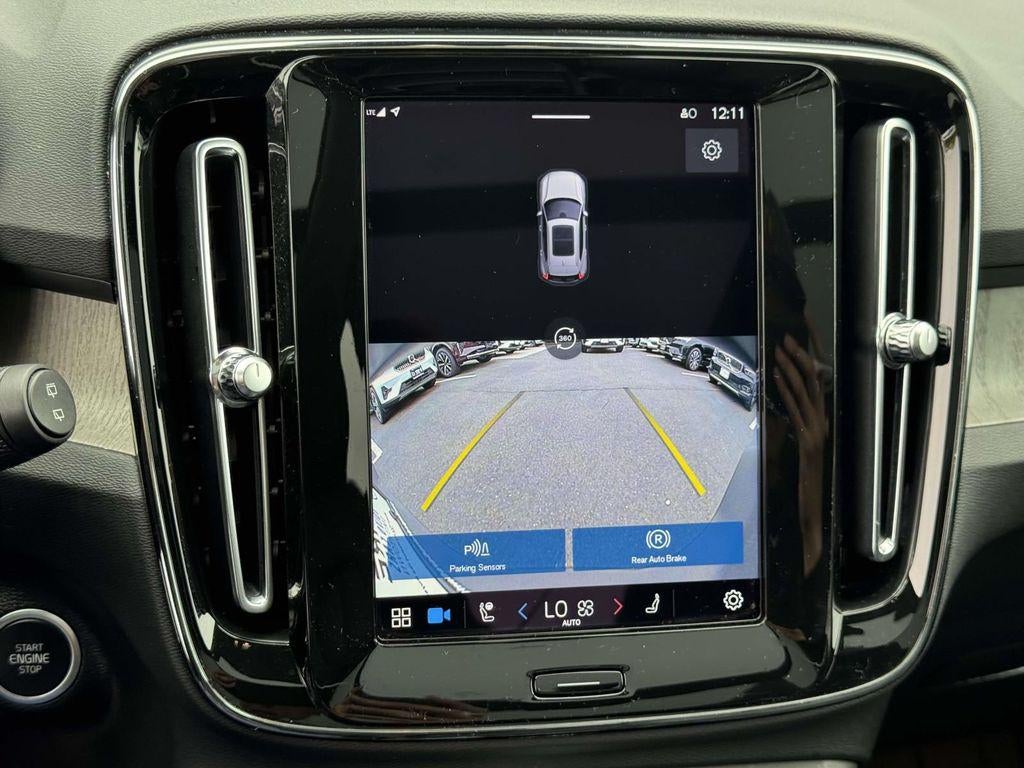 2023 Volvo XC40 B5 Ultimate Bright Theme
