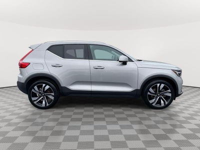 2023 Volvo XC40 B5 Ultimate Bright Theme
