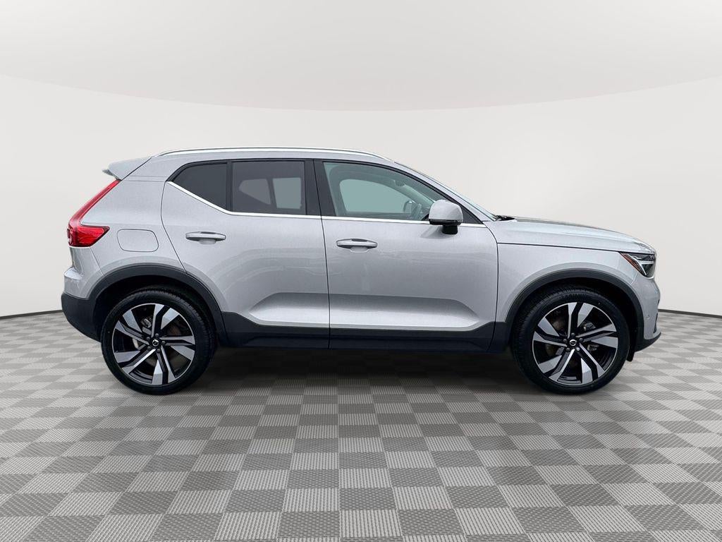 2023 Volvo XC40 B5 Ultimate Bright Theme