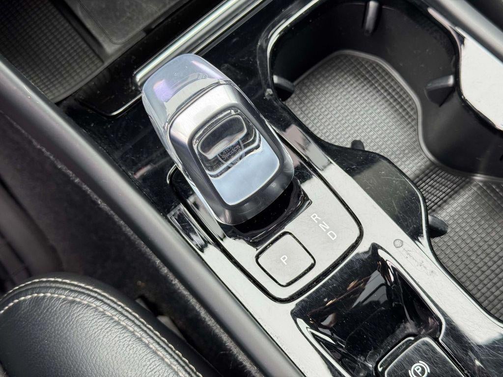 2023 Volvo XC40 B5 Ultimate Bright Theme