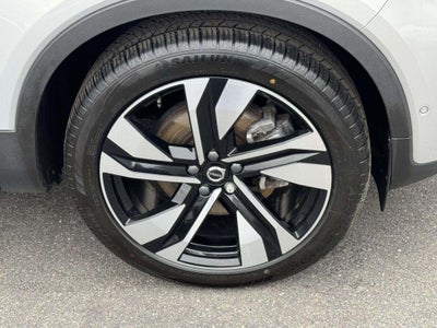 2023 Volvo XC40 B5 Ultimate Bright Theme