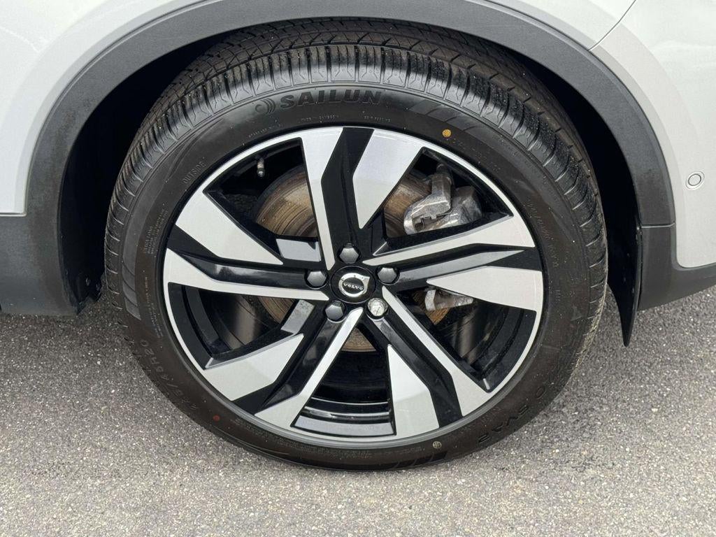 2023 Volvo XC40 B5 Ultimate Bright Theme