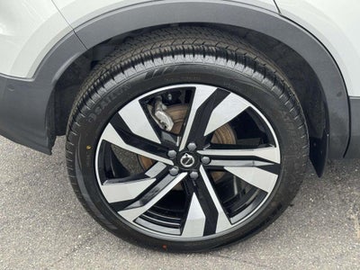 2023 Volvo XC40 B5 Ultimate Bright Theme