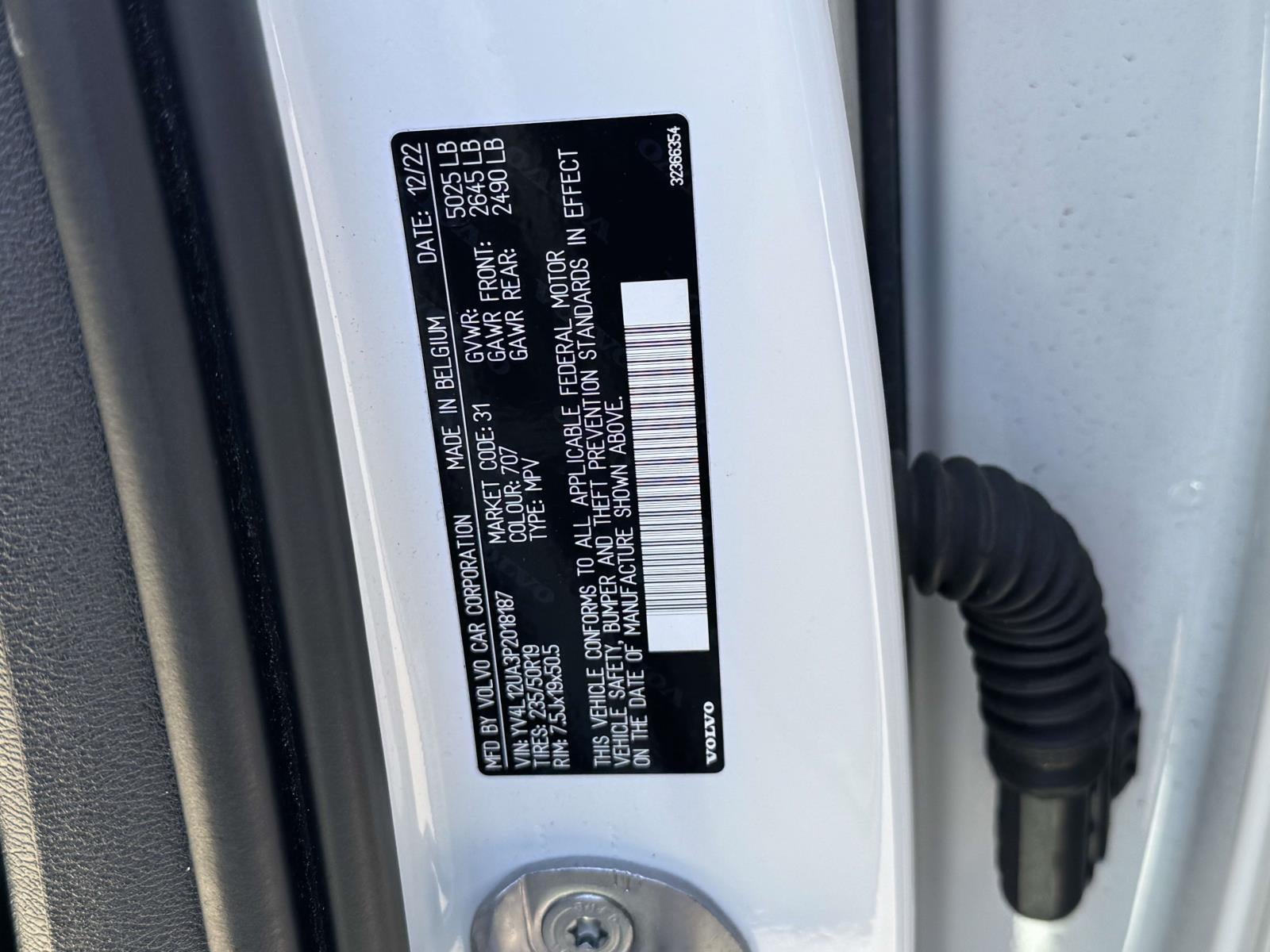 2023 Volvo XC40 B5 Ultimate Bright Theme