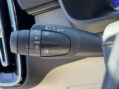 2023 Volvo XC40 B5 Ultimate Bright Theme