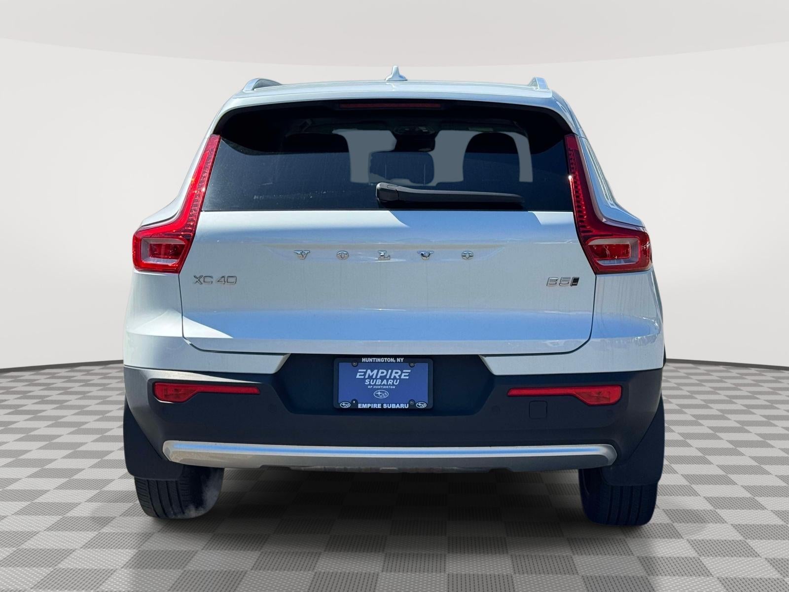 2023 Volvo XC40 B5 Ultimate Bright Theme
