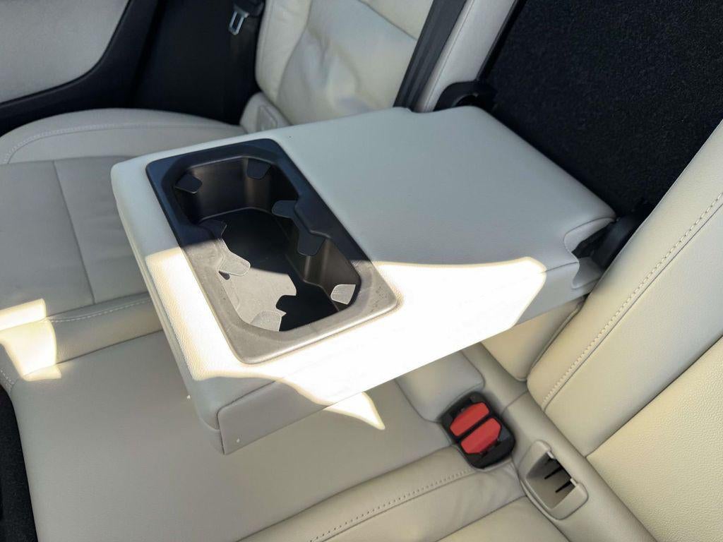 2023 Volvo XC40 B5 Ultimate Bright Theme