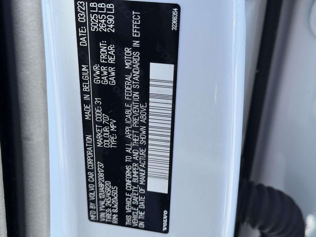 2023 Volvo XC40 B5 Ultimate Bright Theme