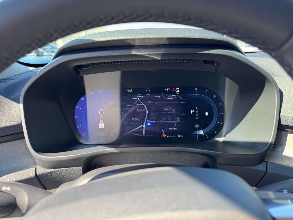 2023 Volvo XC40 B5 Ultimate Bright Theme