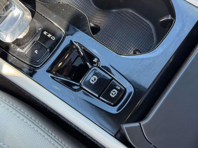 2023 Volvo XC40 B5 Ultimate Bright Theme