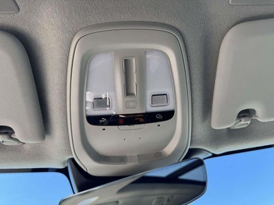 2023 Volvo XC40 B5 Ultimate Bright Theme