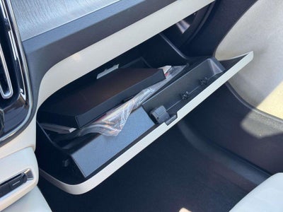 2023 Volvo XC40 B5 Ultimate Bright Theme