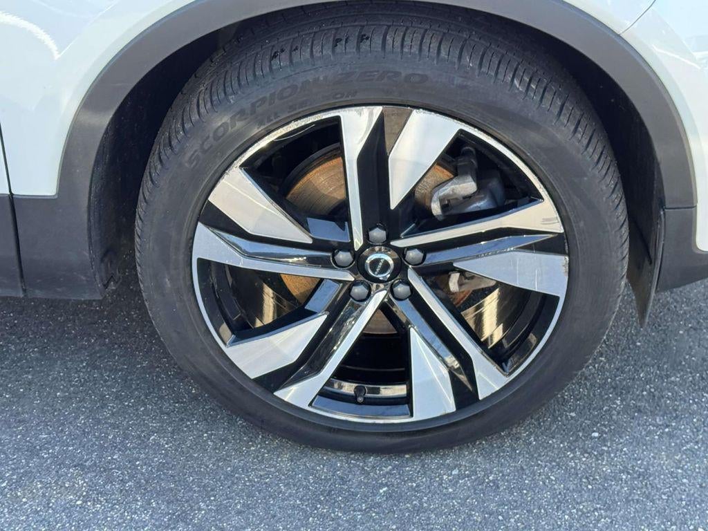 2023 Volvo XC40 B5 Ultimate Bright Theme