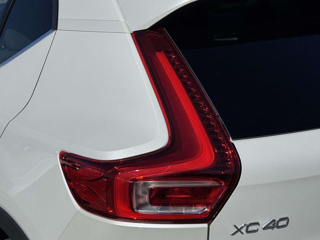 2023 Volvo XC40 B5 Ultimate Bright Theme