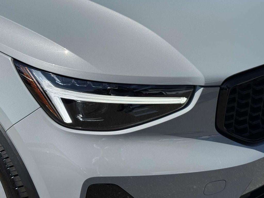 2026 Volvo XC40 Plus, B5 AWD Gas (mild hybrid), Dark