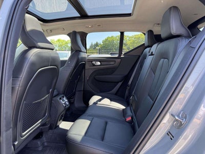 2026 Volvo XC40 Plus, B5 AWD Gas (mild hybrid), Dark