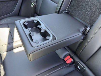 2026 Volvo XC40 Plus, B5 AWD Gas (mild hybrid), Dark