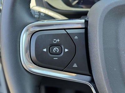 2026 Volvo XC40 Plus, B5 AWD Gas (mild hybrid), Dark