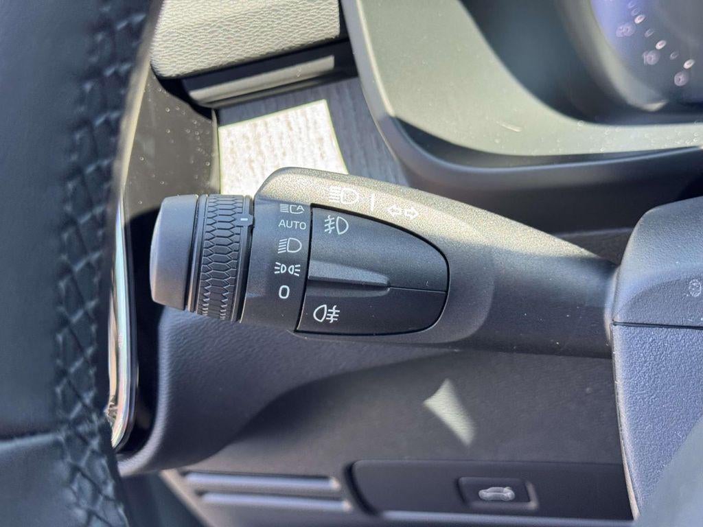2026 Volvo XC40 Plus, B5 AWD Gas (mild hybrid), Dark