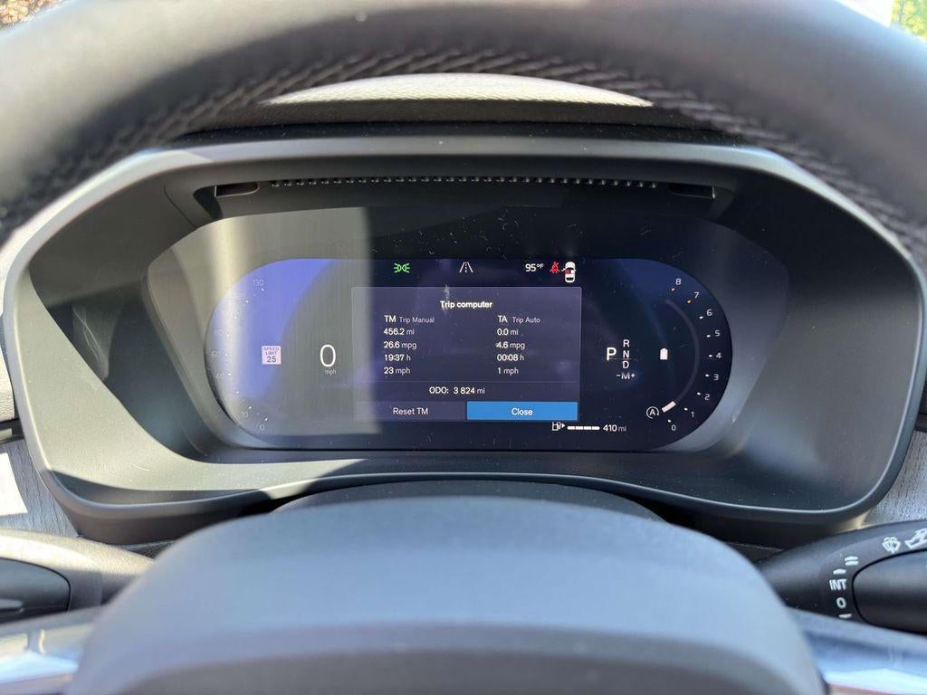 2026 Volvo XC40 Plus, B5 AWD Gas (mild hybrid), Dark