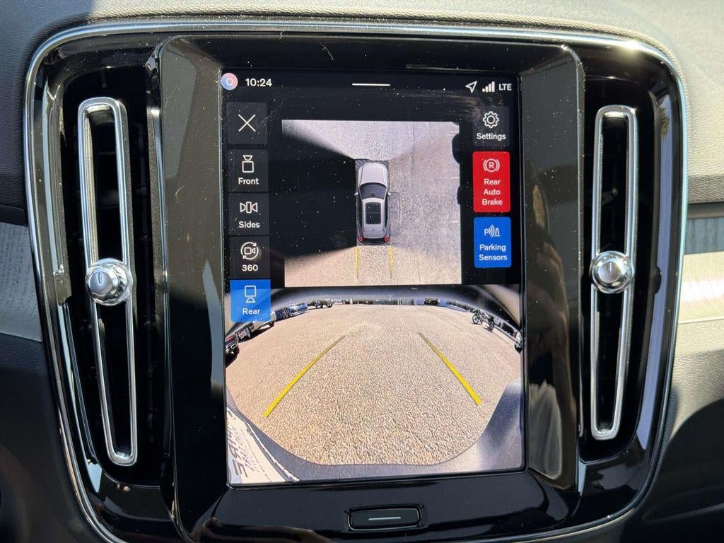 2026 Volvo XC40 Plus, B5 AWD Gas (mild hybrid), Dark