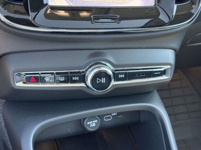 2026 Volvo XC40 Plus, B5 AWD Gas (mild hybrid), Dark
