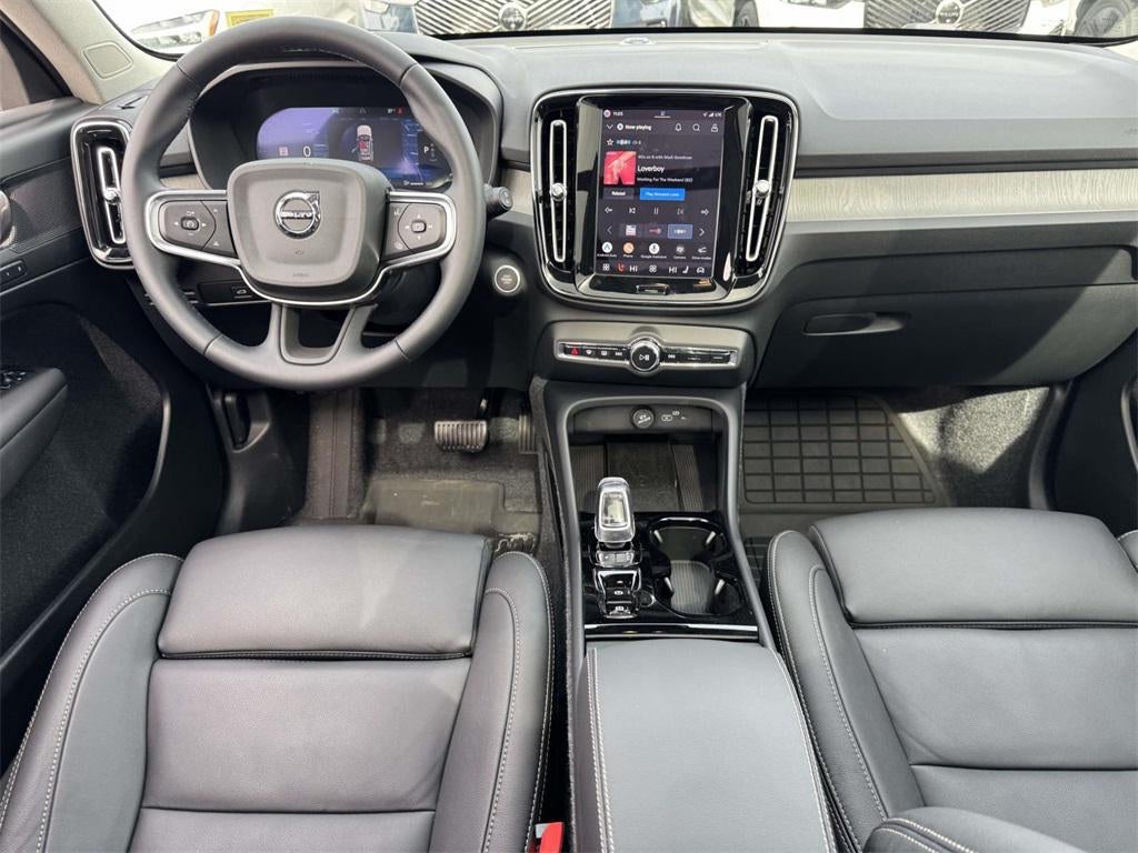 2026 Volvo XC40 Plus, B5 AWD Gas (mild hybrid), Dark