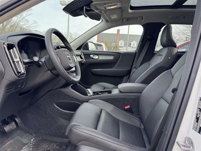 2026 Volvo XC40 Plus, B5 AWD Gas (mild hybrid), Dark