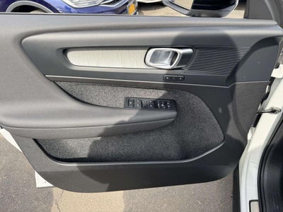 2026 Volvo XC40 Plus, B5 AWD Gas (mild hybrid), Dark