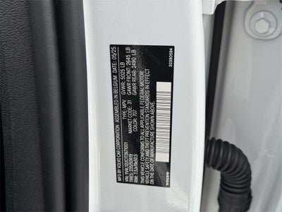 2026 Volvo XC40 Plus, B5 AWD Gas (mild hybrid), Dark