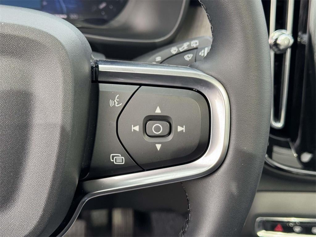 2026 Volvo XC40 Plus, B5 AWD Gas (mild hybrid), Dark