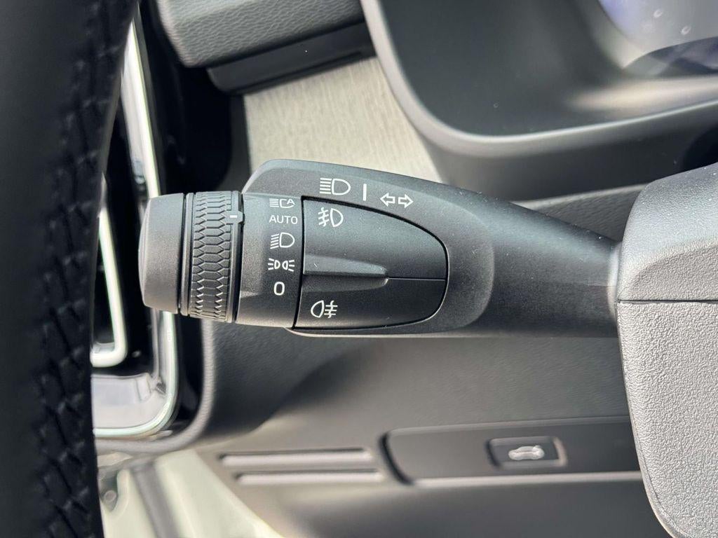 2026 Volvo XC40 Plus, B5 AWD Gas (mild hybrid), Dark