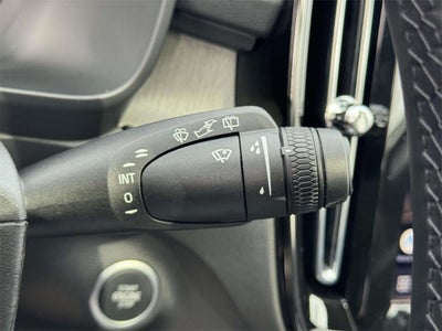 2026 Volvo XC40 Plus, B5 AWD Gas (mild hybrid), Dark