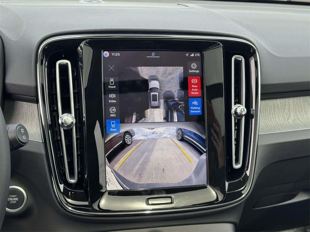 2026 Volvo XC40 Plus, B5 AWD Gas (mild hybrid), Dark