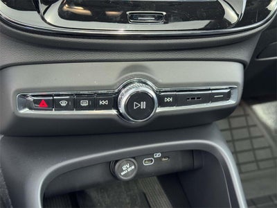 2026 Volvo XC40 Plus, B5 AWD Gas (mild hybrid), Dark