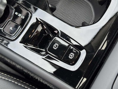 2026 Volvo XC40 Plus, B5 AWD Gas (mild hybrid), Dark