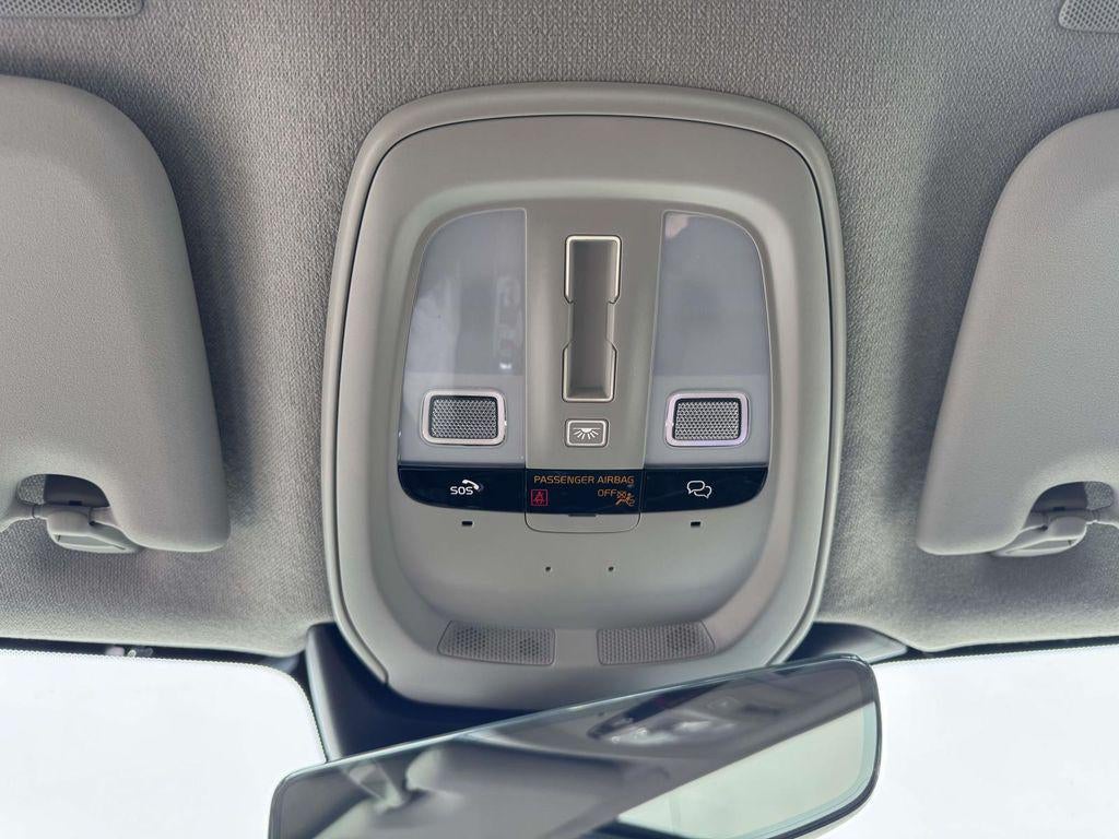 2026 Volvo XC40 Plus, B5 AWD Gas (mild hybrid), Dark