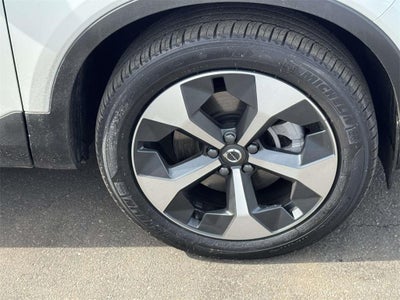 2026 Volvo XC40 Plus, B5 AWD Gas (mild hybrid), Dark