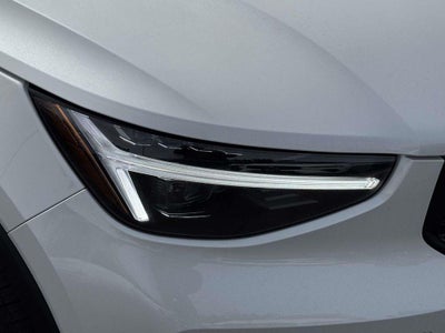 2026 Volvo XC40 Plus, B5 AWD Gas (mild hybrid), Dark