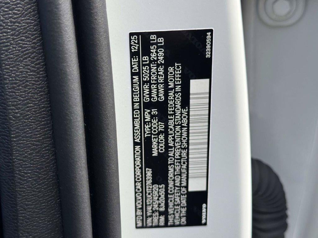 2026 Volvo XC40 Plus, B5 AWD Gas (mild hybrid), Dark