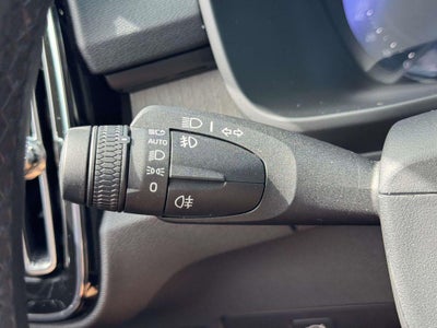 2026 Volvo XC40 Plus, B5 AWD Gas (mild hybrid), Dark