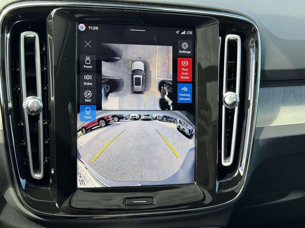 2026 Volvo XC40 Plus, B5 AWD Gas (mild hybrid), Dark