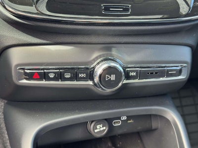 2026 Volvo XC40 Plus, B5 AWD Gas (mild hybrid), Dark