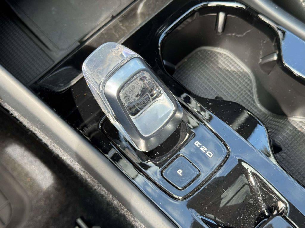 2026 Volvo XC40 Plus, B5 AWD Gas (mild hybrid), Dark