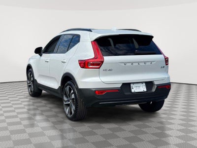 2026 Volvo XC40 Plus, B5 AWD Gas (mild hybrid), Dark
