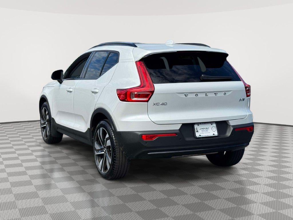 2026 Volvo XC40 Plus, B5 AWD Gas (mild hybrid), Dark